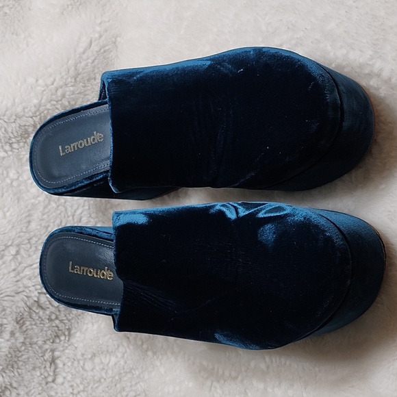 Larroudé Miso Platform Clog in Deepsea Velvet. - Picture 4 of 16